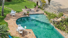 Casa com Piscina em Frente à Praia Grande